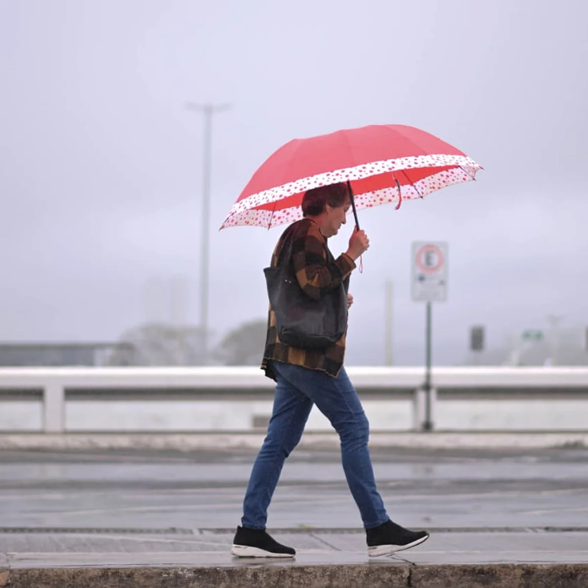 Clima: temporais, ventos e granizos marcam o dia de 1º turno das eleições