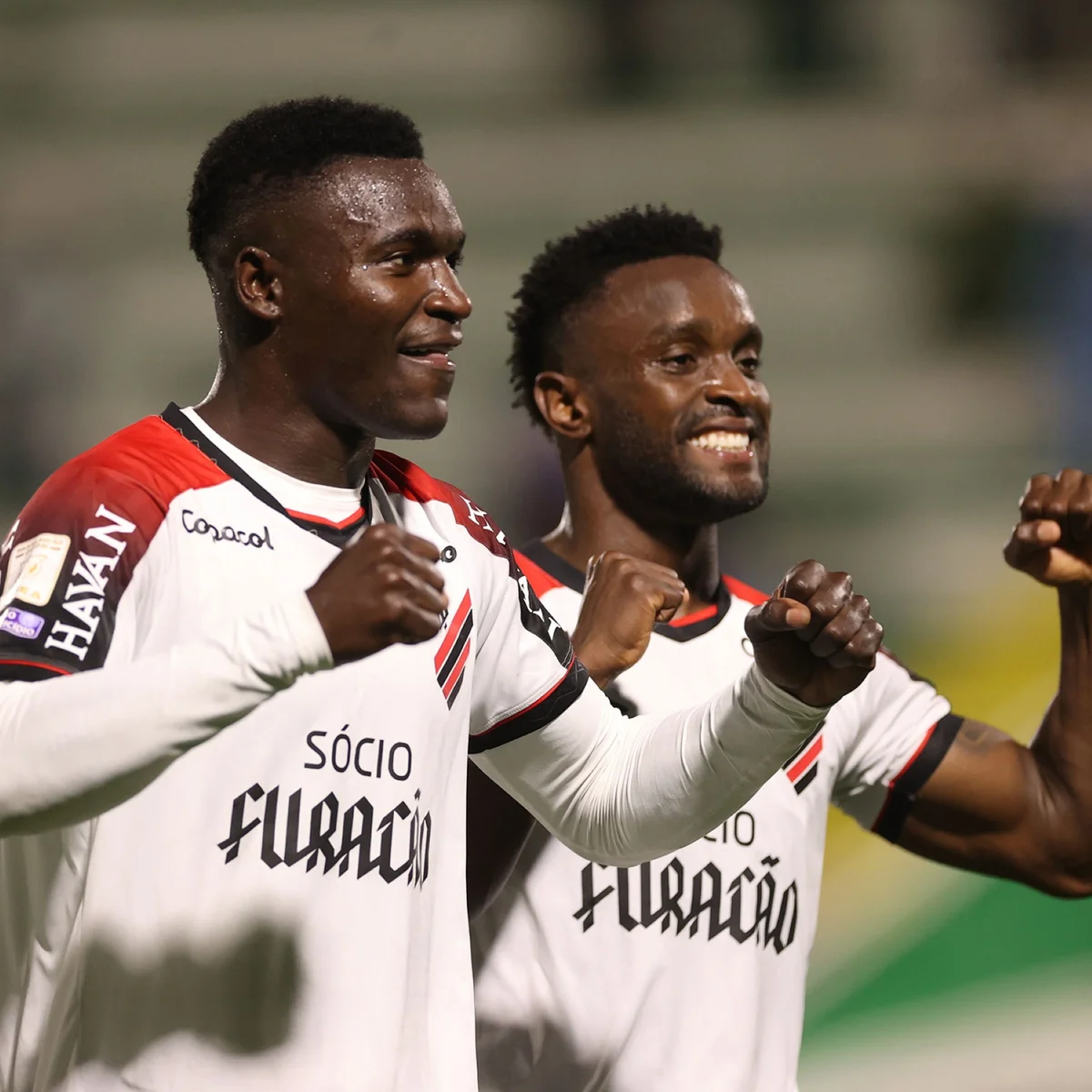 Athletico-PR goleia a Chapecoense por 4 x 1 com dois gols de Viveros