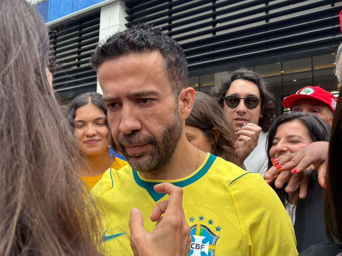 André Janones deixa UTI de hospital e diz que Lula 'não é obrigado a saber usar as redes sociais'
