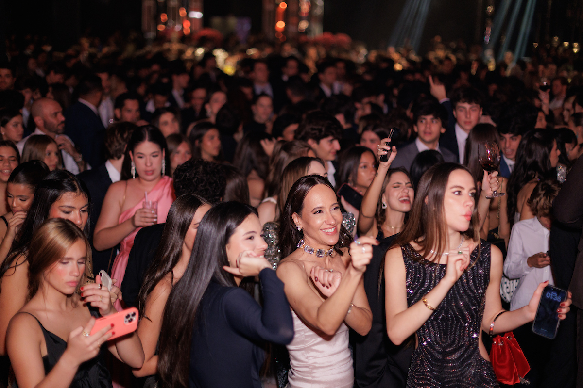 Marita Estevão Lira celebra 15 anos em festa com mais de 1,4 mil convidados