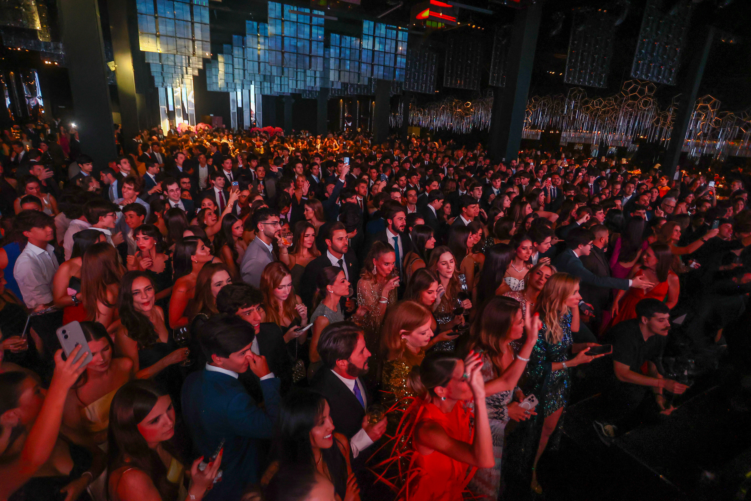 Marita Estevão Lira celebra 15 anos em festa com mais de 1,4 mil convidados