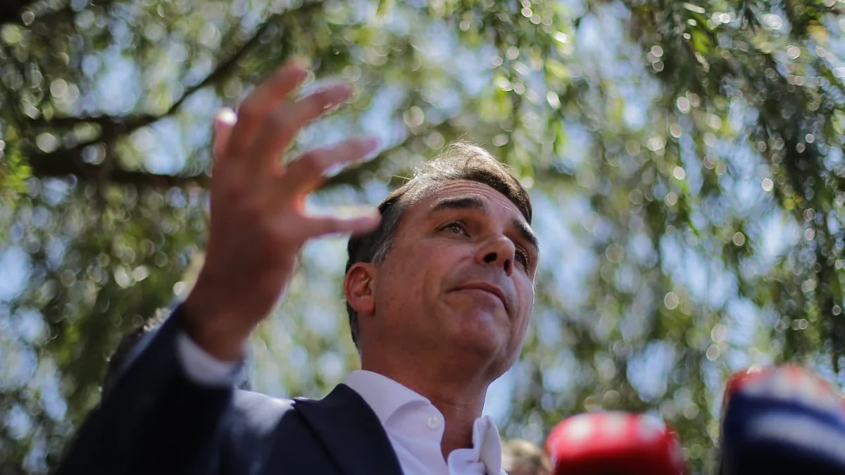 Emissoras apontam falha técnica no processamento da propaganda de Flávio
