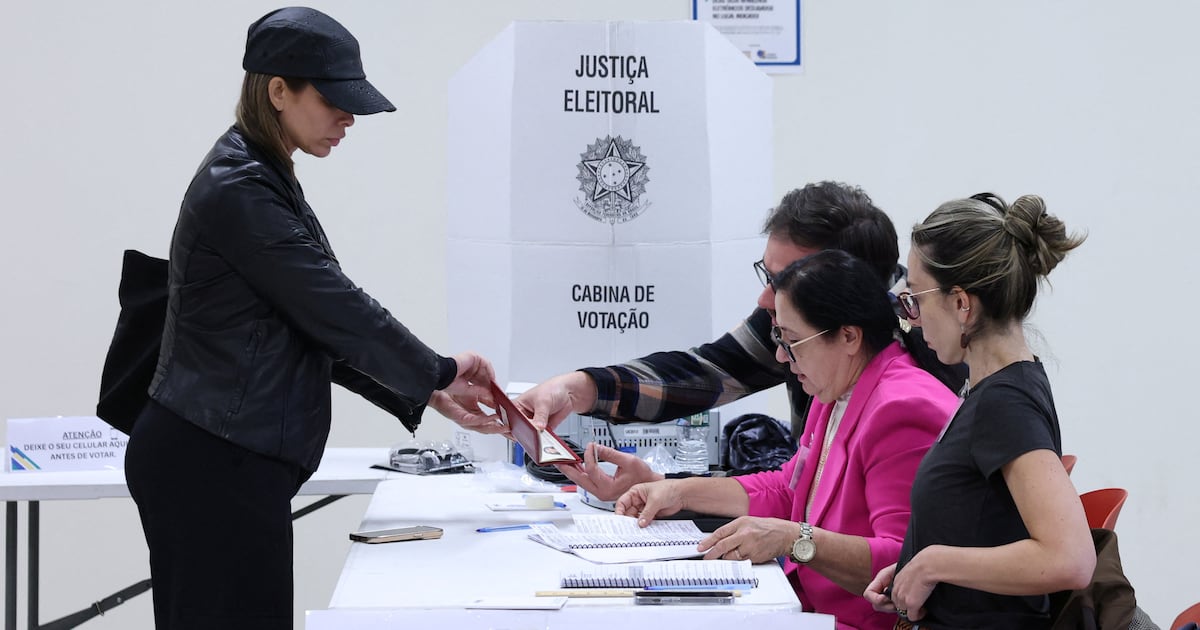 Cônsul geral do Brasil em NY diz que não houve instrução para ampliar período de votação