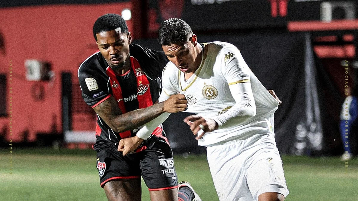 Com show de Erick e Matheuzinho, Vitória goleia a Chapecoense por 4 x 0