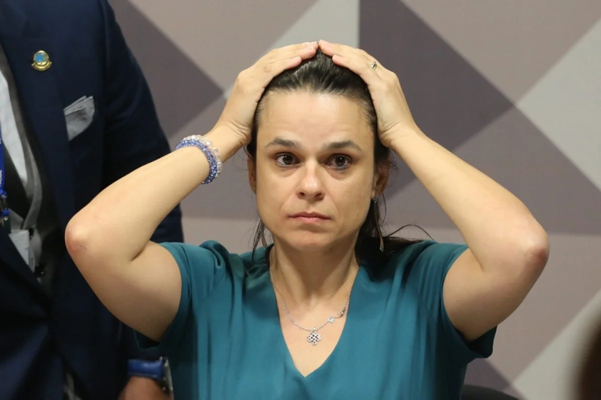 Autora do impeachment de Dilma lamenta derrota: “Por que não recebi voto?”