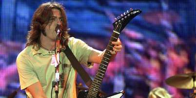 O vocalista e guitarrista Dave Grohl, do Foo Fighters, durante a apresenta&ccedil;&atilde;o do grupo no festival Rock in Rio III Foto: F&aacute;bio Motta/Estad&atilde;o Conte&uacute;do
