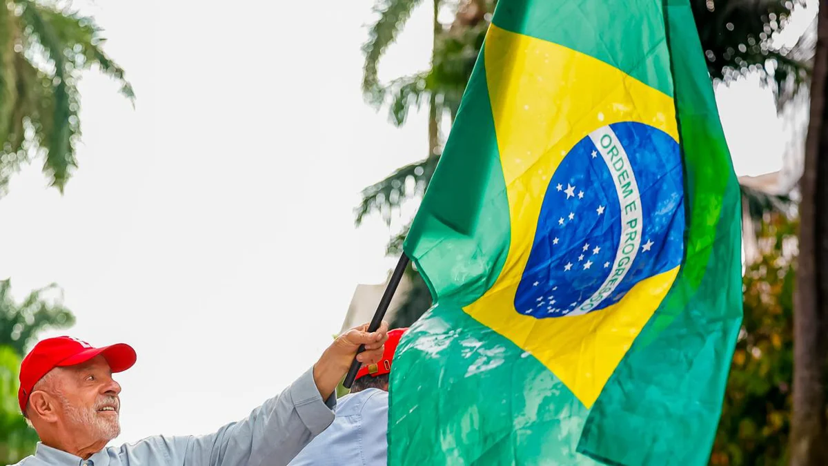 Em último ato em Minas, Lula tenta reverter desvantagem do 1º turno