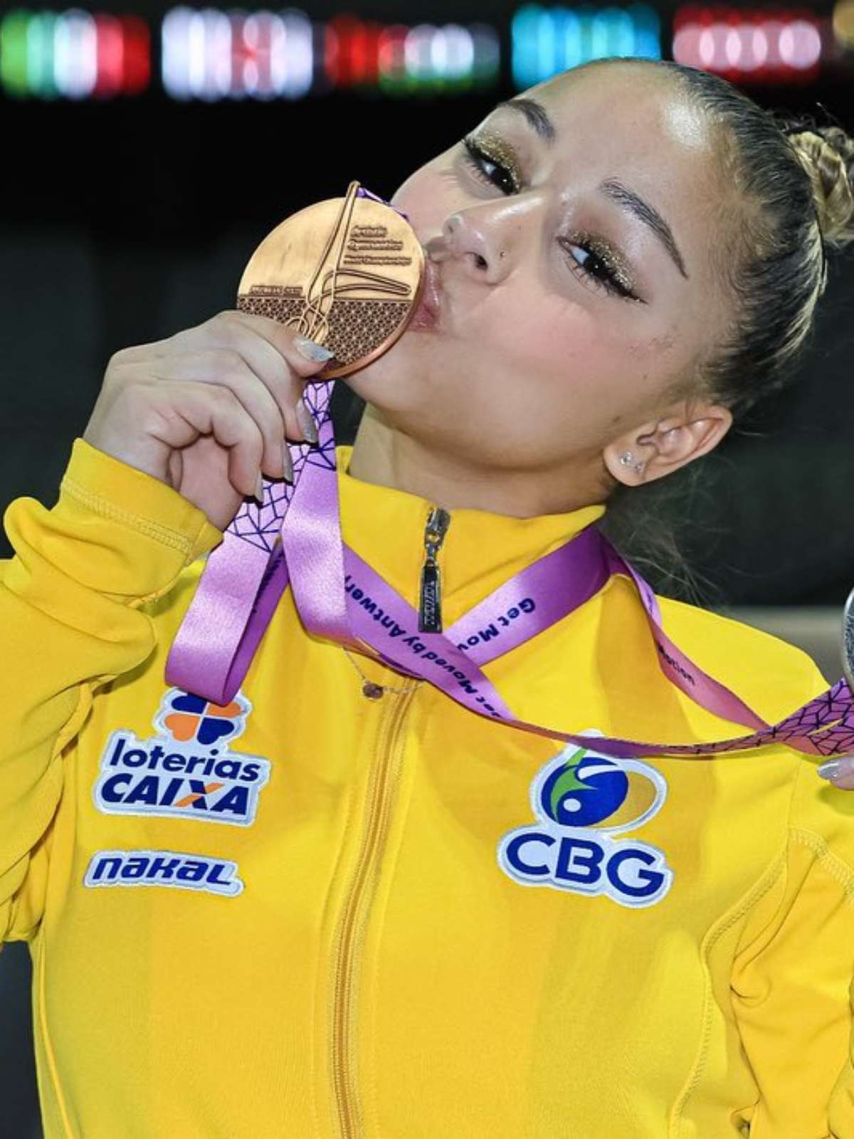 Flávia Saraiva brilha na trave e conquista medalha para o Brasil no Mundial