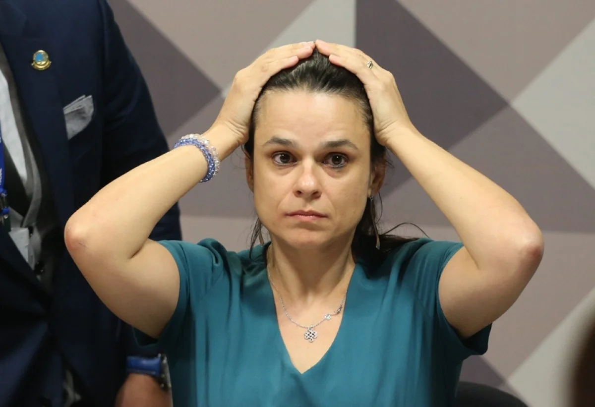 Imagem da matéria: Autora do impeachment de Dilma lamenta derrota: “Por que não recebi voto?”