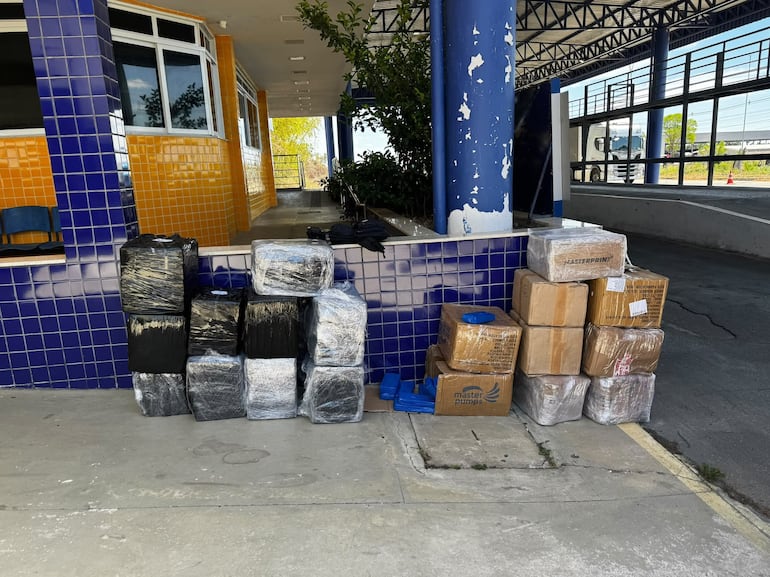 Polícia prende caminhoneiro da Paraíba com mais de meia tonelada de drogas na Bahia