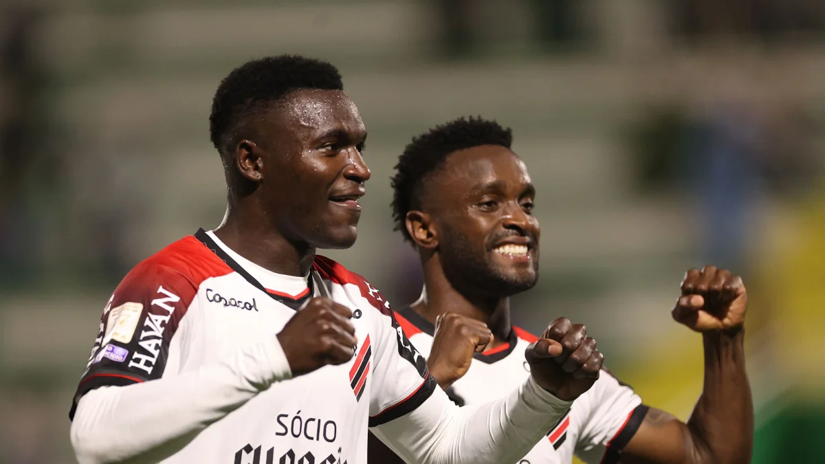 Athletico-PR goleia a Chapecoense por 4 x 1 com dois gols de Viveros