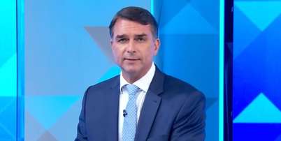 Flávio Bolsonaro faz considerações finais em debate da Globo Foto: Reprodução/Globo