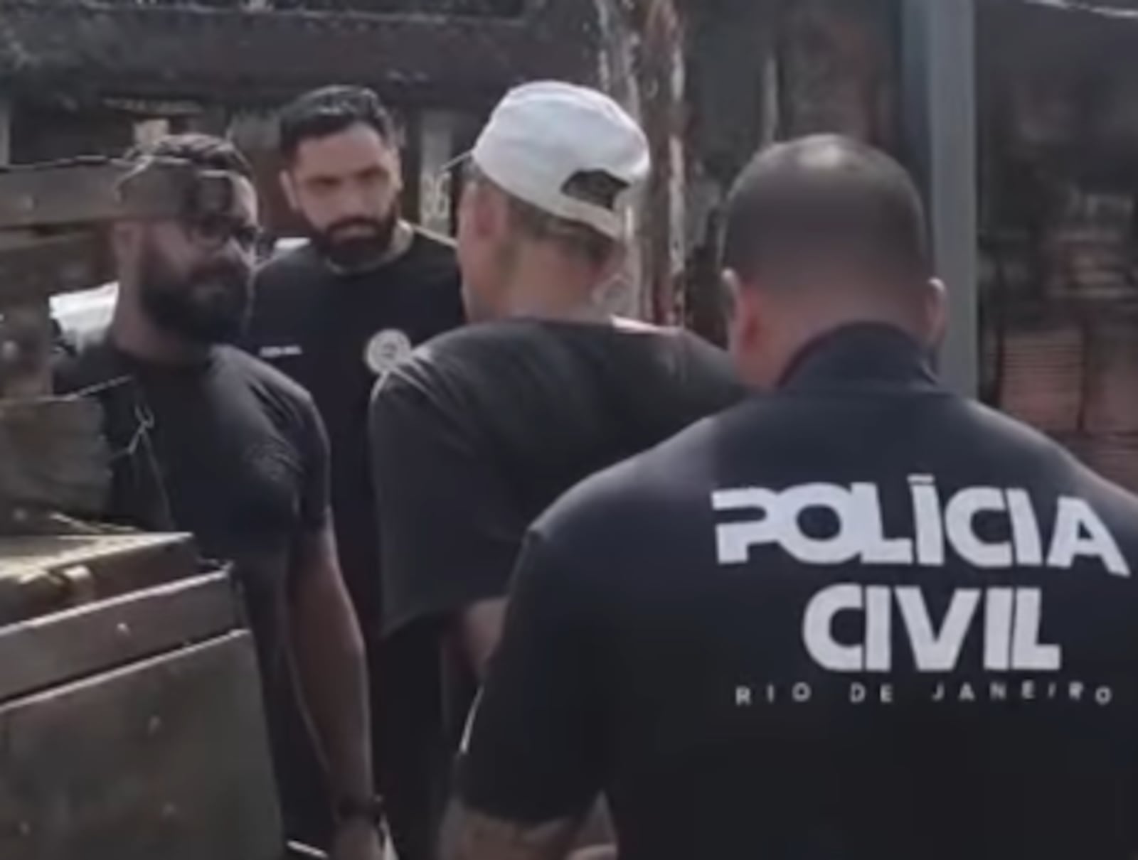 Agentes encontraram condenado e cumpriram mandado de prisão Reprodução/Polícia Civil