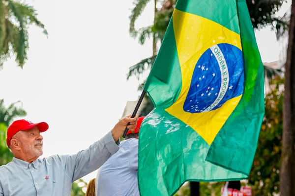 Em último ato em Minas, Lula tenta reverter desvantagem do 1º turno