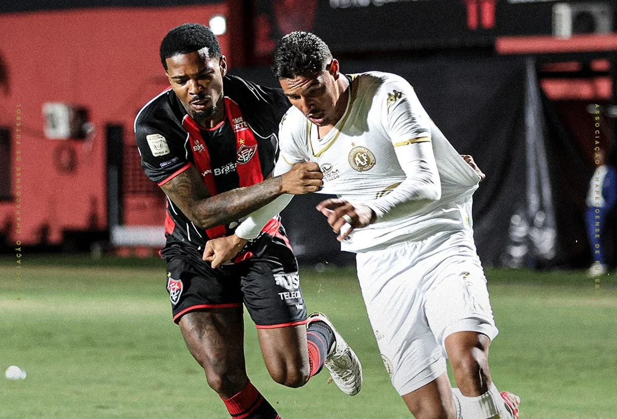 Com show de Erick e Matheuzinho, Vitória goleia a Chapecoense por 4 x 0