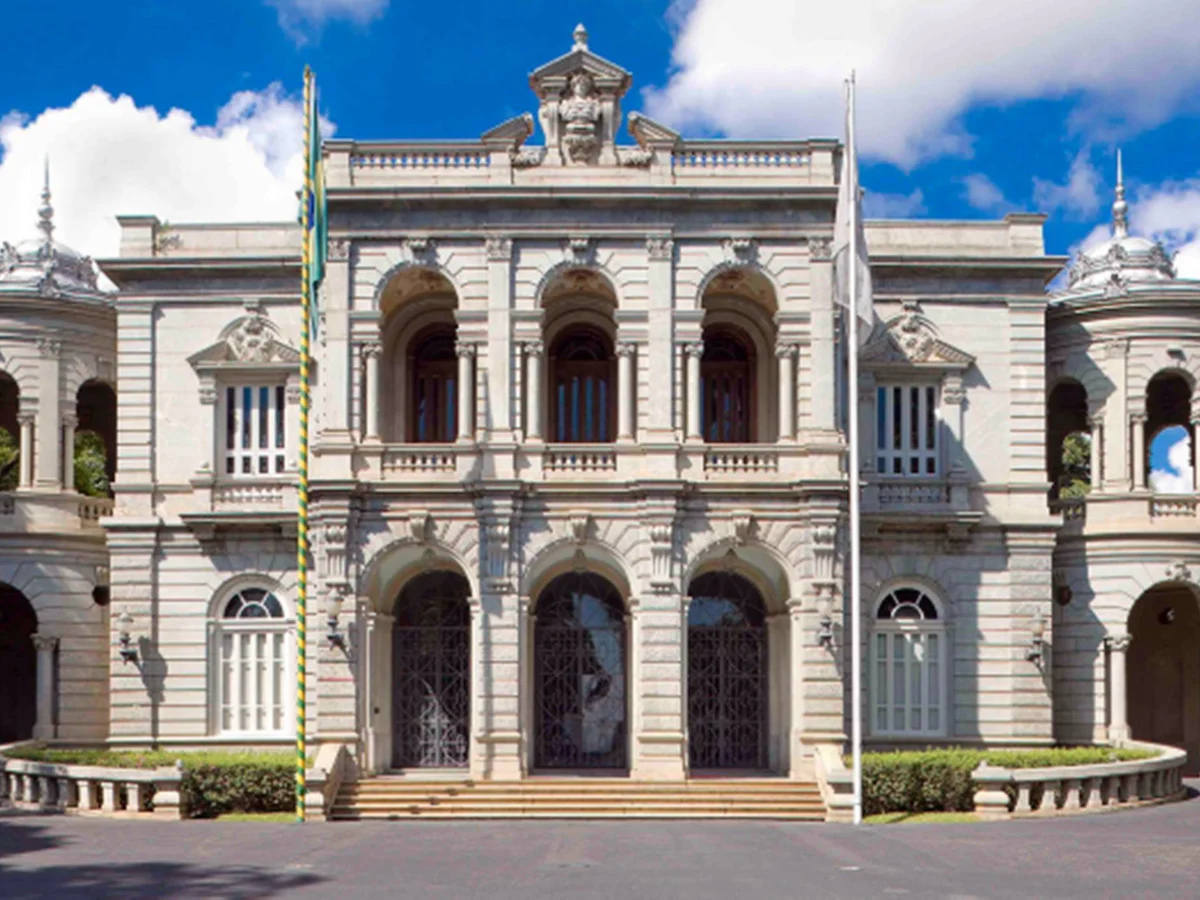 Candidatos ao governo de Minas "elegem" o melhor que ocupou o cargo