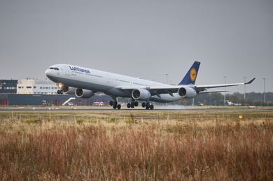 Lufthansa se despede de seu último Airbus A340-600 e continua a renovação de sua frota