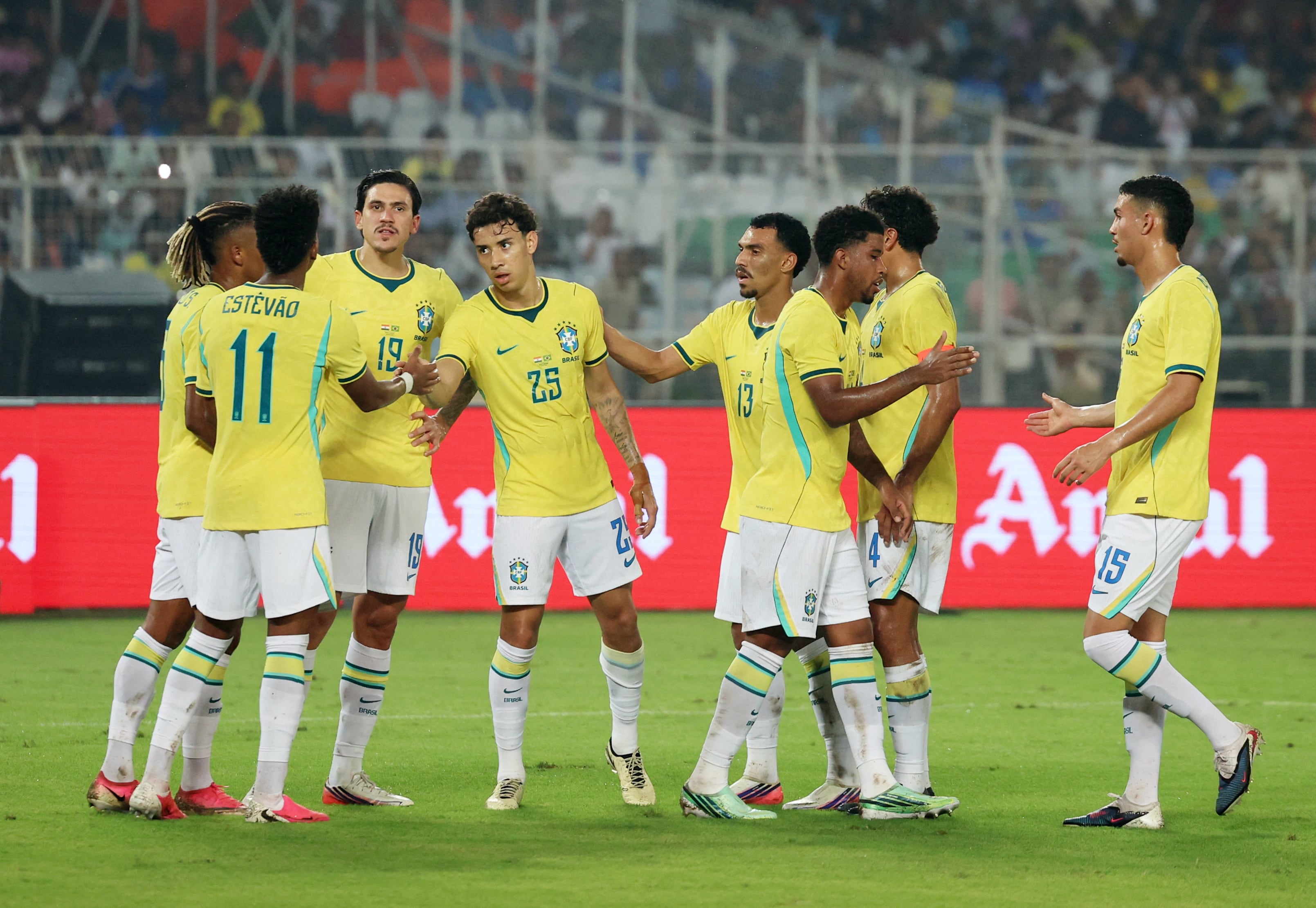‘Estava calor para comemorar os gols’, diz Samuel Lino. Vencer a fraquíssima Índia, em ritmo de treino, nada acrescentou. Desperdiçou a Data-Fifa