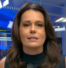 Âncora do Jornal da Band e Band News FM, Adriana Araújo se emociona ao falar sobre a atitude de Eduarda Campopiano Foto: Reprodução / Band News FM via YouTube
