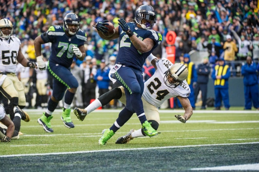 Pancadas em jogo de futebol americano equivalem a sete acidentes de carro, revela ex-atleta