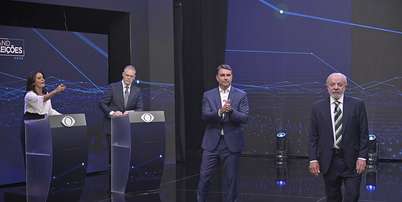 Flávio Bolsonaro (PL) e Lula (PT) participaram de debate na Band neste domingo, 18 Foto: Reprodução/Renato Pizzutto/Band