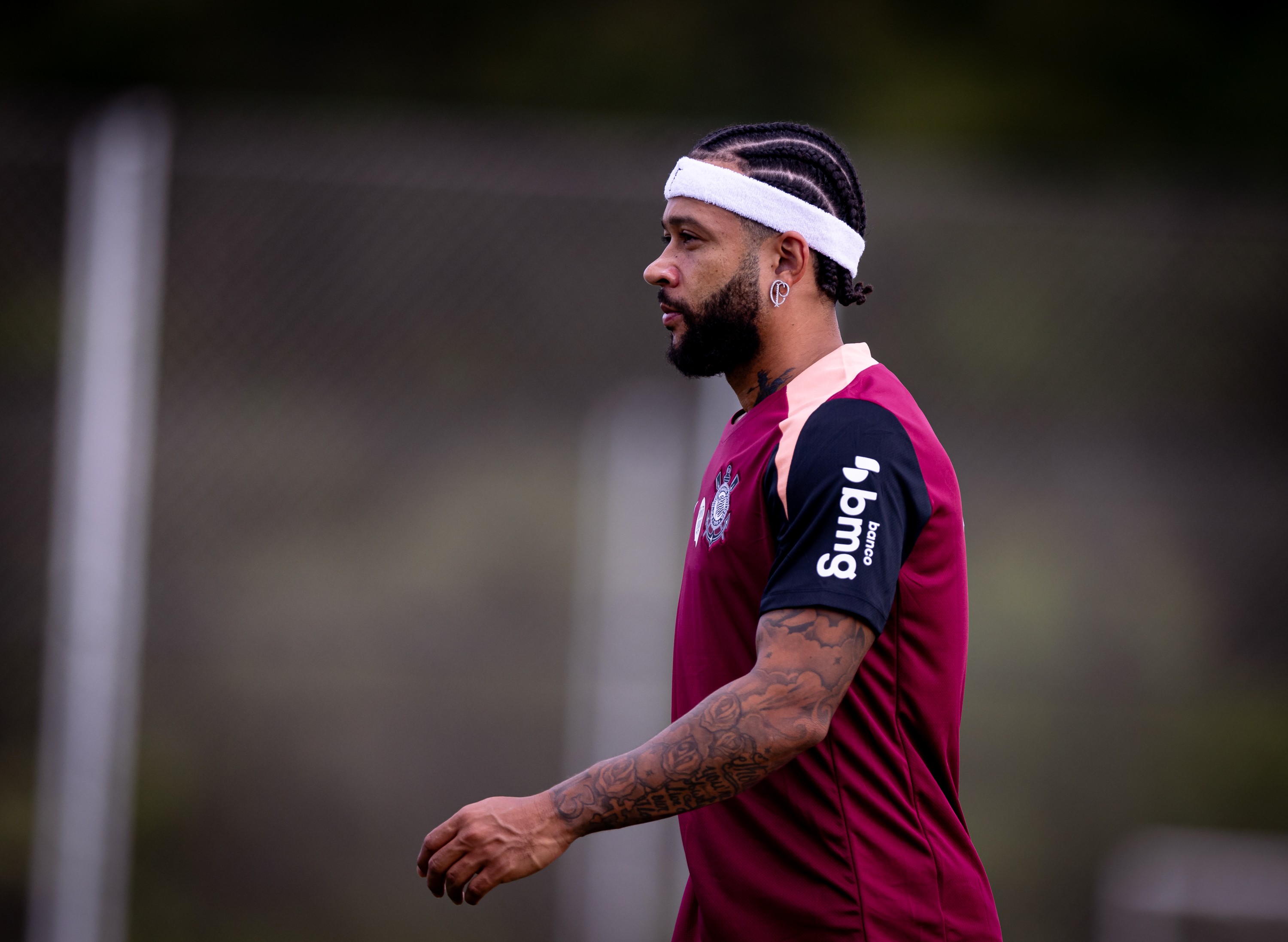 Pressão, abatimento e nova lesão: como Memphis reage à má fase do Corinthians no Brasileirão
